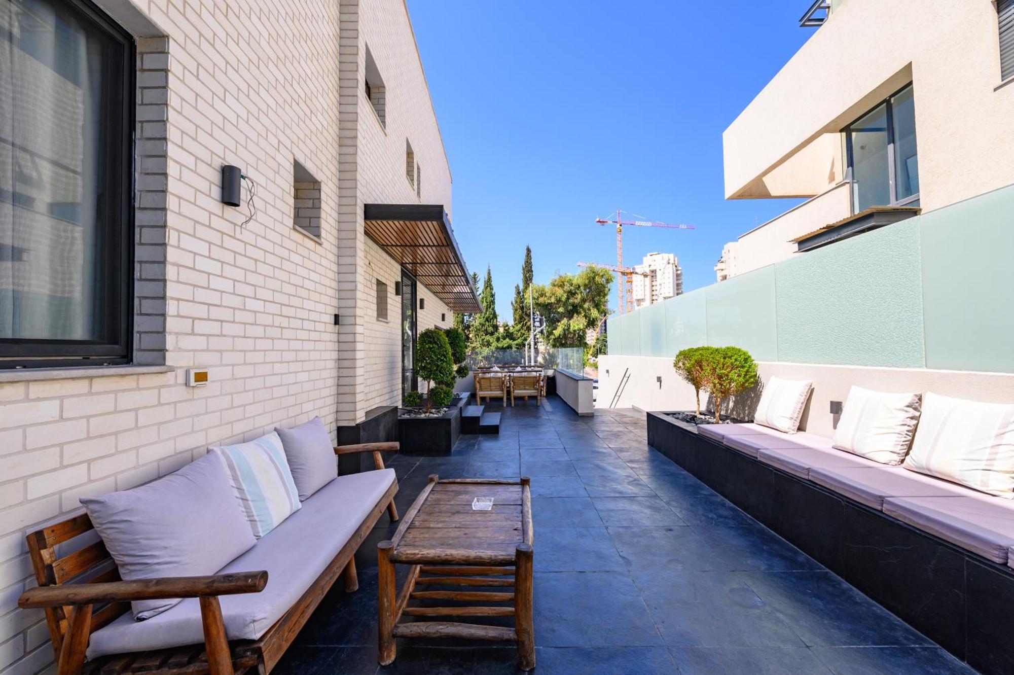 Rokah Luxury Villa At Ramat Hahayal Тел Авив Екстериор снимка