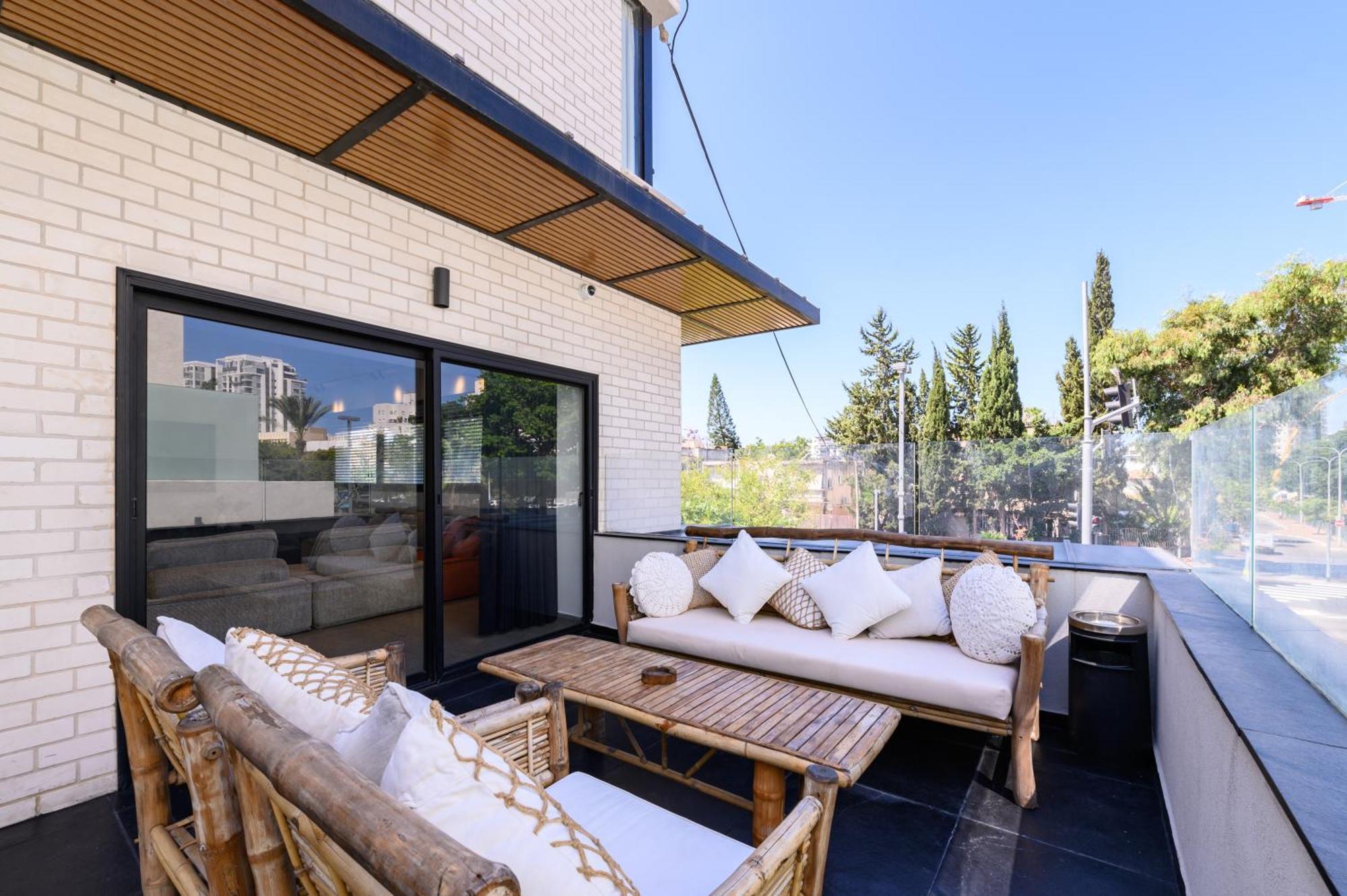 Rokah Luxury Villa At Ramat Hahayal Тел Авив Екстериор снимка