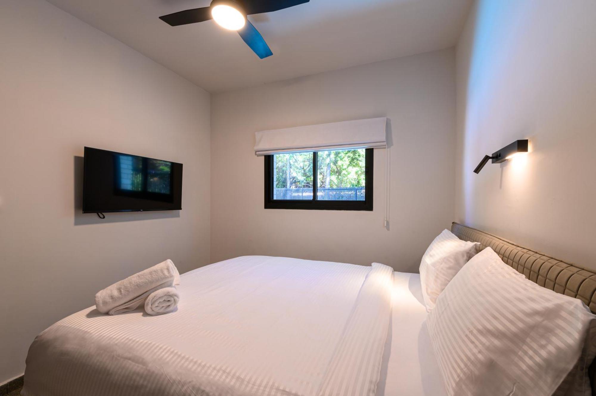 Rokah Luxury Villa At Ramat Hahayal Тел Авив Стая снимка