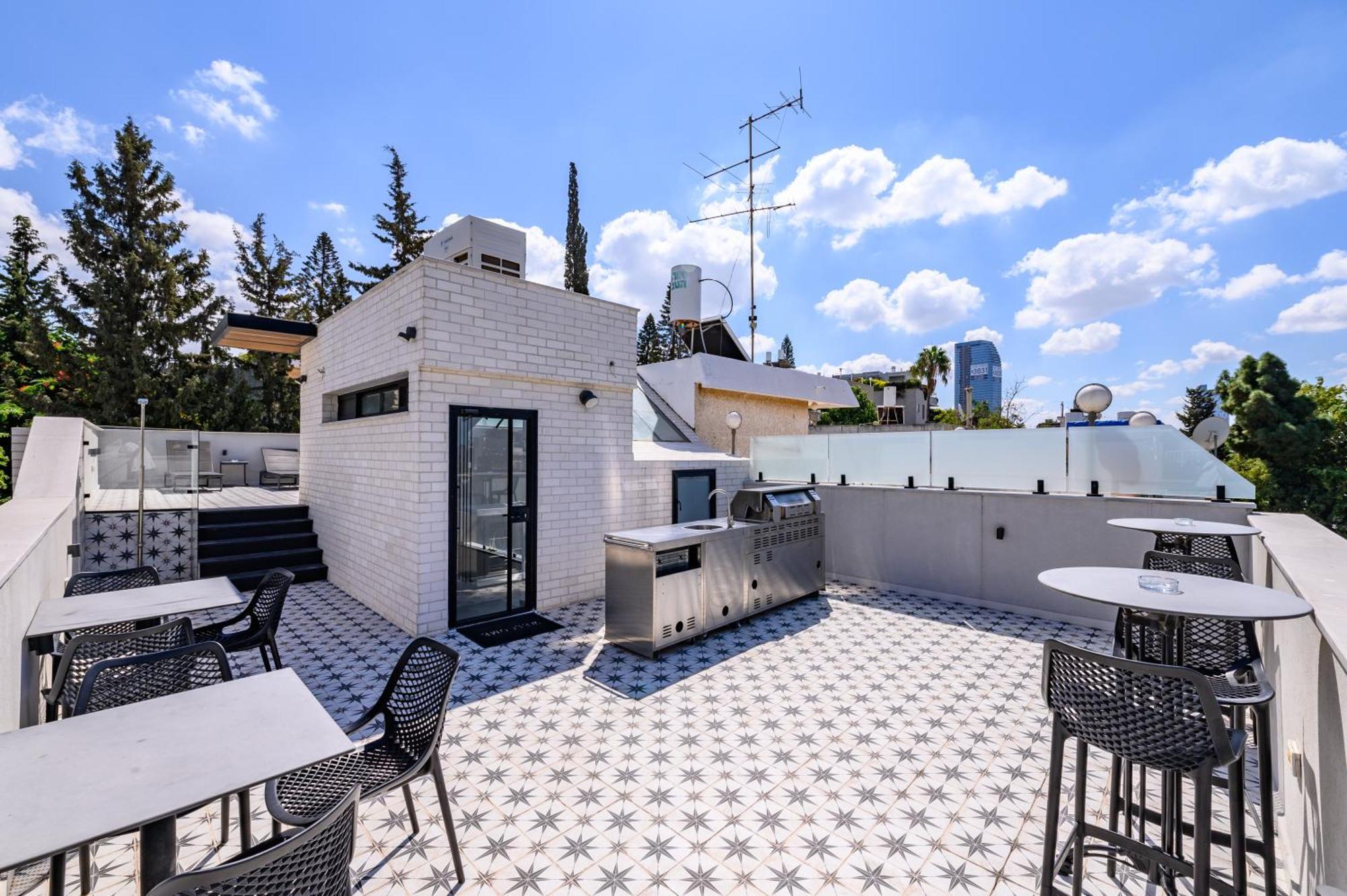 Rokah Luxury Villa At Ramat Hahayal Тел Авив Екстериор снимка