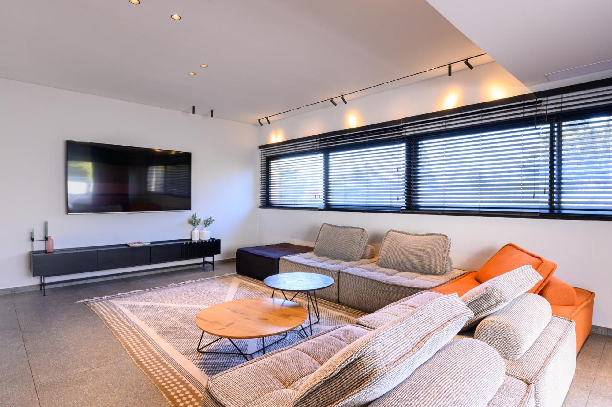 Rokah Luxury Villa At Ramat Hahayal Тел Авив Екстериор снимка