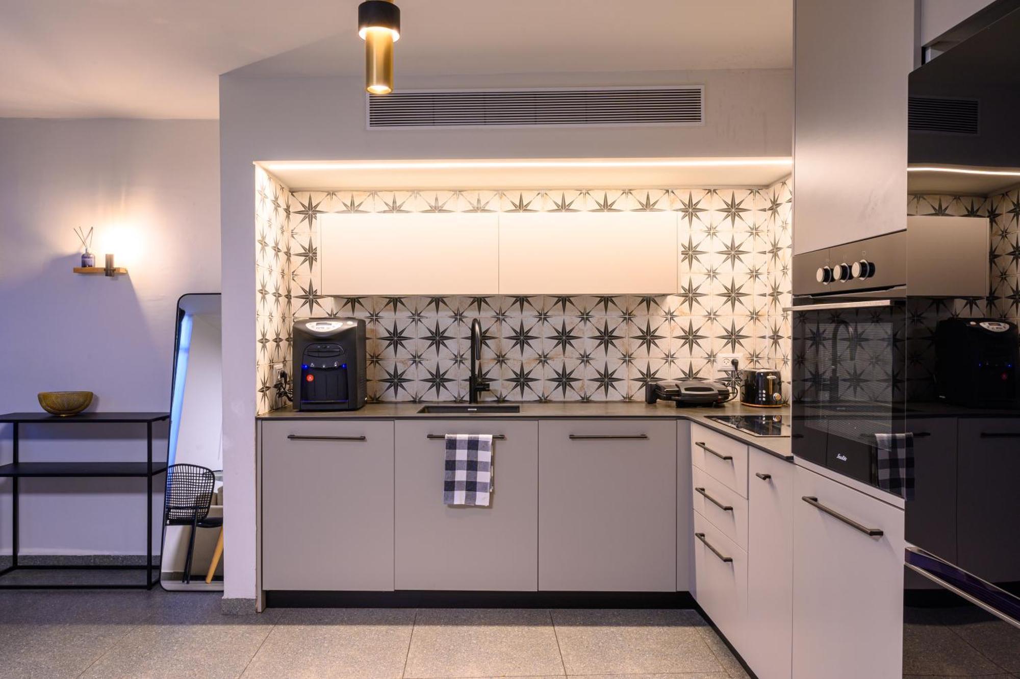 Rokah Luxury Villa At Ramat Hahayal Тел Авив Стая снимка